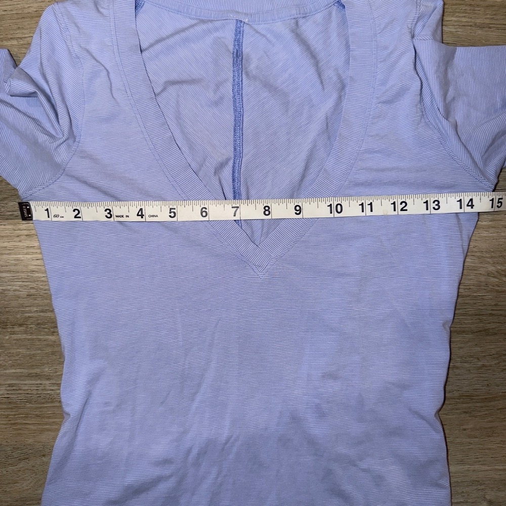 Lululemon Lavender Striped V Neck Long Sleeve Top Fitted Stretch XS - Picture 3 of 5